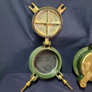 1960 MODEL PİRİNÇ KÖR KAPAKLI LUMBUZ