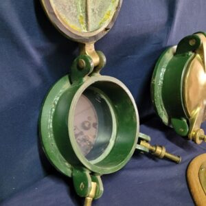 1960 MODEL PİRİNÇ KÖR KAPAKLI LUMBUZ