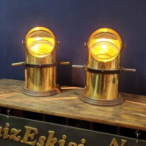 PUSULA AYNASINDAN GECE LAMBASI