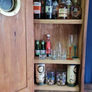 AMBAR KAPAĞINDAN DOLAP