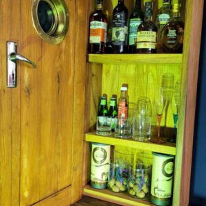 AMBAR KAPAĞINDAN DOLAP