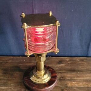 KIRMIZI DİREKBAŞI LAMBASINDAN MASA LAMBASI