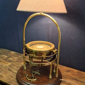 E.S. Ritchie & Sons Inc. Yapımı Manyetik Pusula'dan Abajur