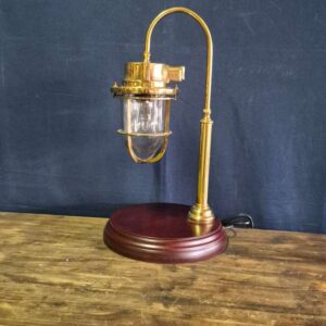 Kafesli Koridor Lambasından Masaüstü Lamba