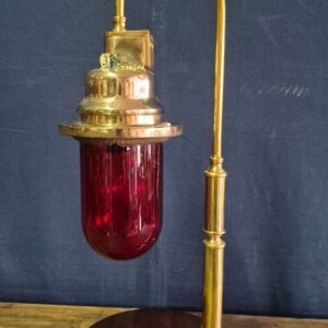 Kırmızı Alarm Lambasından Masaüstü Lamba