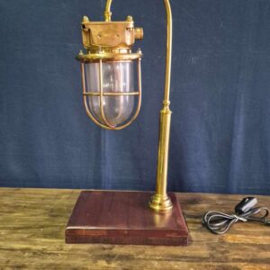 Kafesli Koridor Aydınlatma Lambasından Masaüstü Lamba