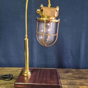 Kafesli Koridor Aydınlatma Lambasından Masaüstü Lamba